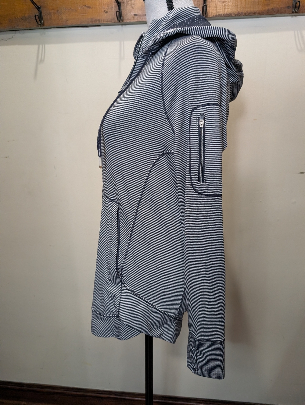 Athleta Womens Heavenly Heights Striped Hoodie Navy Long Sleeve 1/2 Zip - Picture 6 of 16